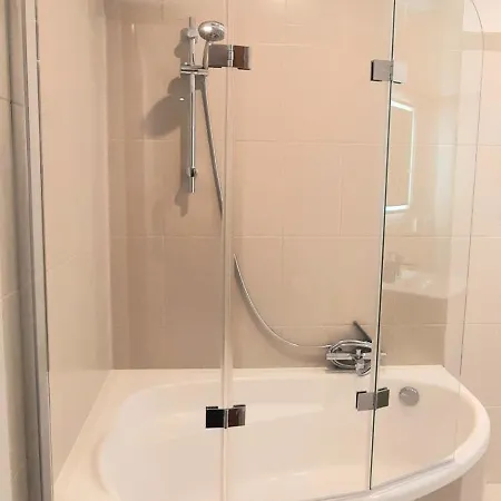 Stacja Jezyce אכסניה